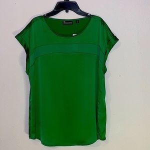 New York and Company 7th Ave Design Studio Emerald Green Blouse.  Size L. NEW !
